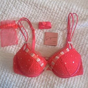 NWOT Victoria’s Secret Hot Pink Detailed Demi Bra